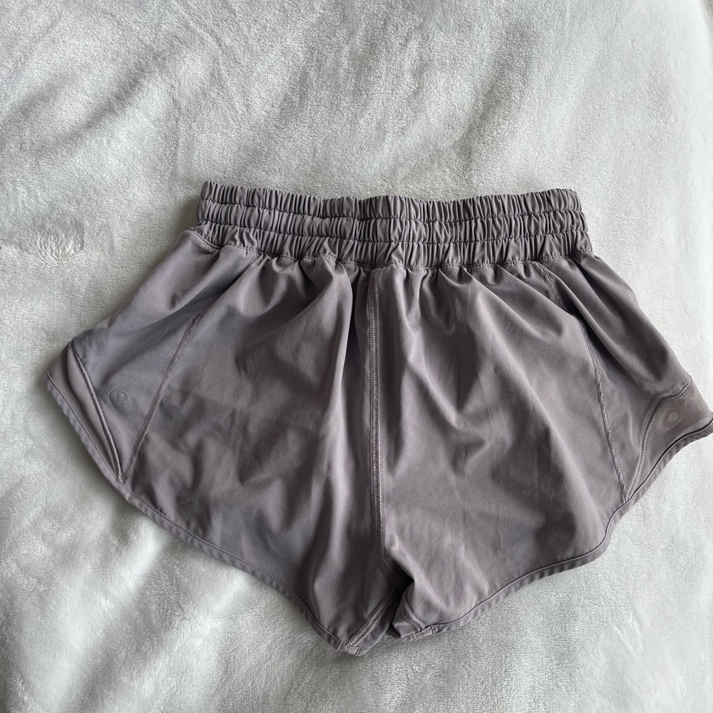 Lululemon Hotty Hot Shorts 2”